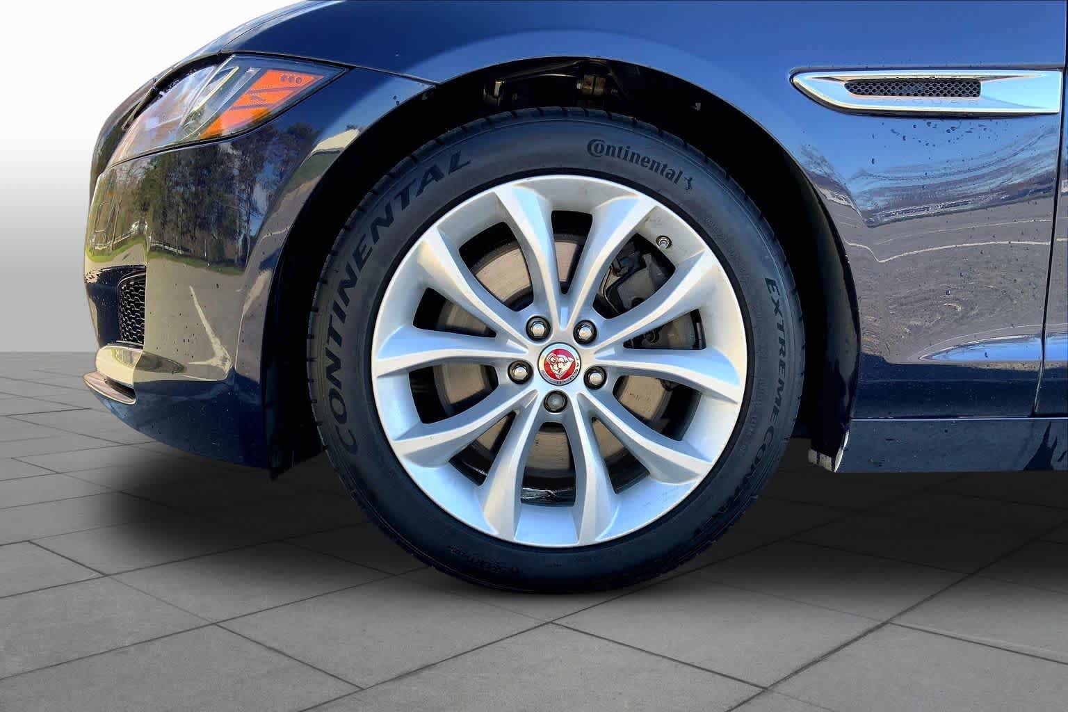 Used 2018 Jaguar XF Prestige AWD/4WD image 11