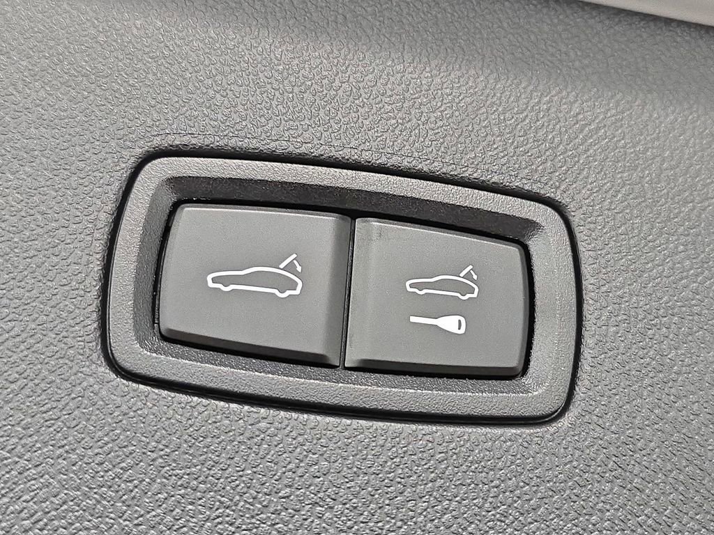 Certified 2023 Porsche Cayenne Turbo S AWD/4WD image 32