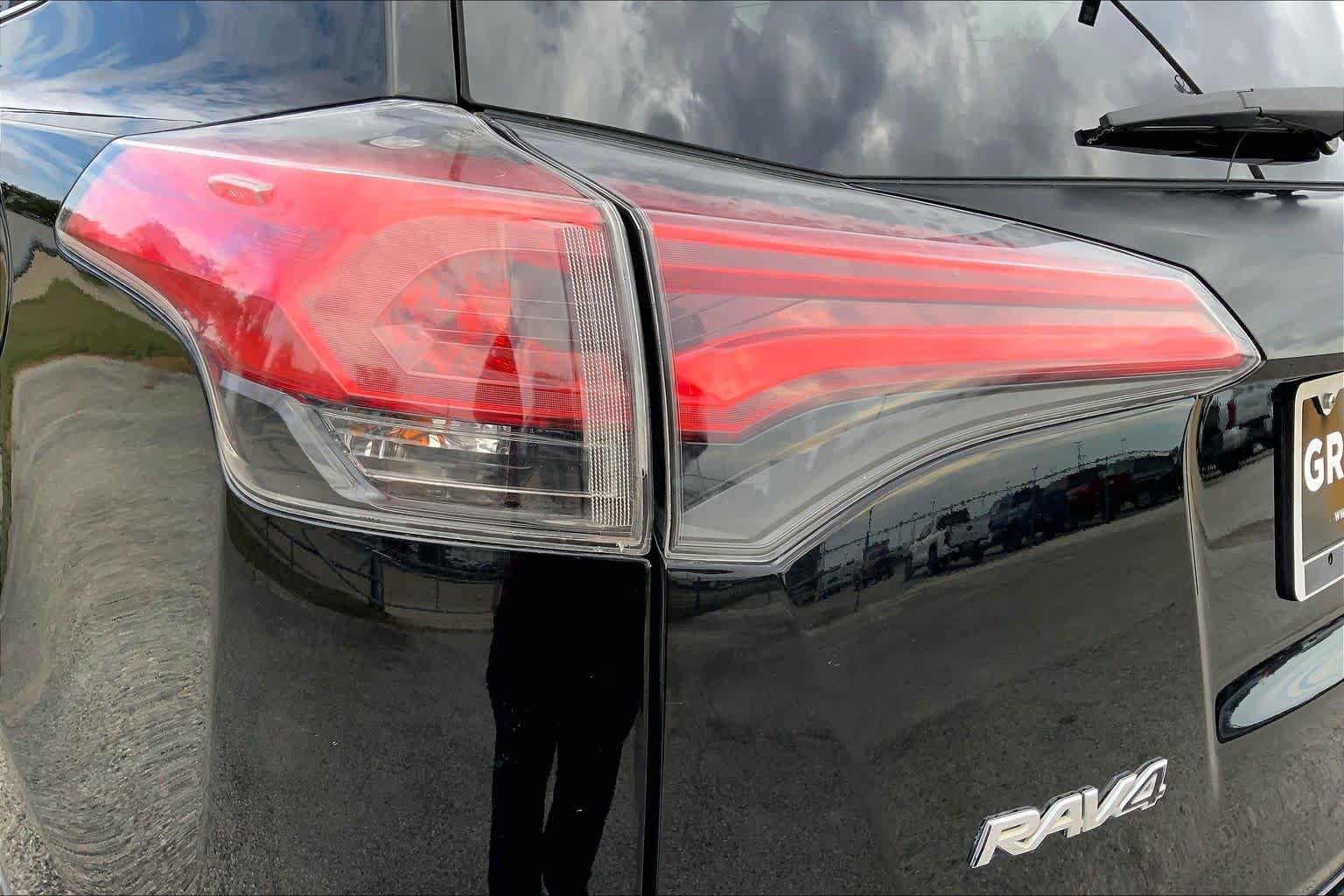 Used 2017 Toyota RAV4 XLE FWD image 28