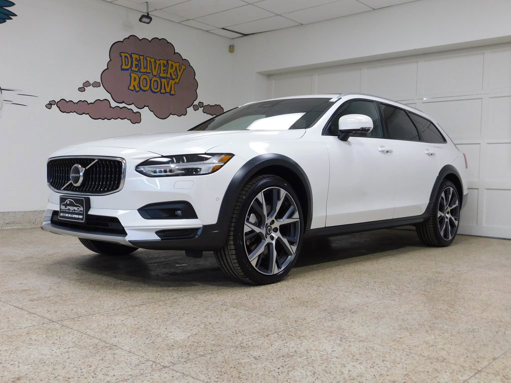 Used 2026 Volvo V90 B6 Cross Country Ultra image 1