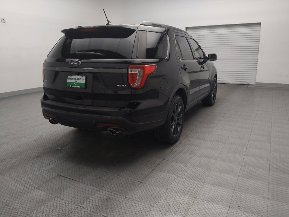 Used 2018 Ford Explorer XLT w/ Equipment Group 202A AWD/4WD image 9