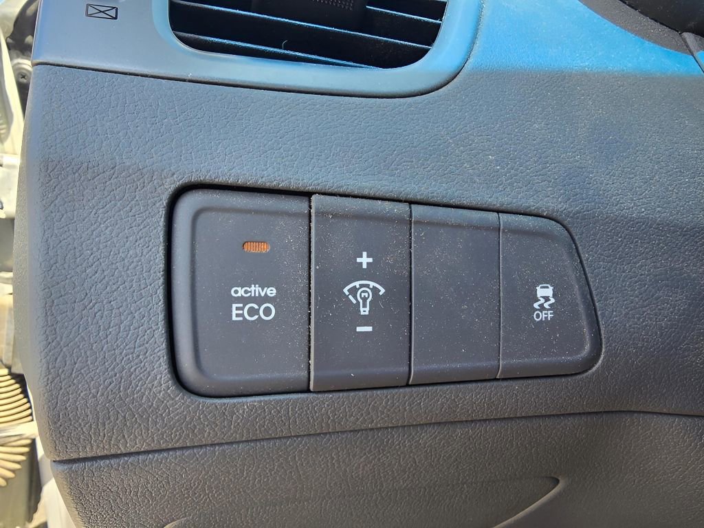 Used 2016 Hyundai Elantra SE image 16