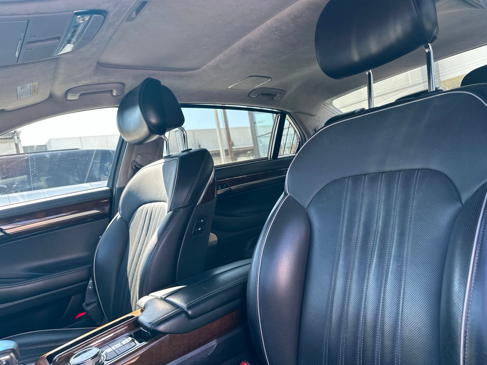 Used 2017 Genesis G90 5.0 Ultimate RWD image 12