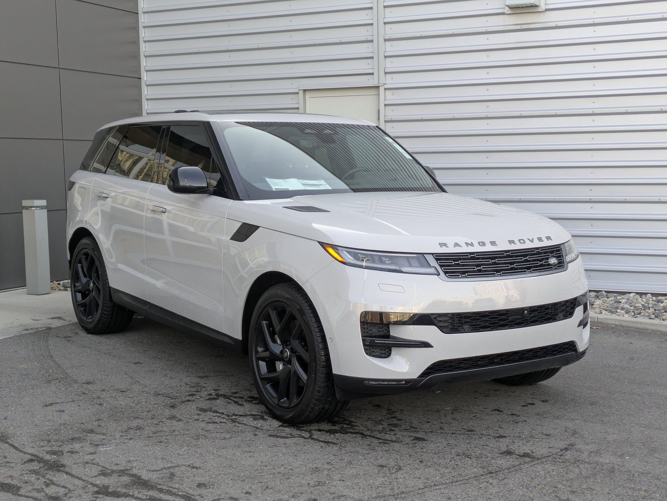 Used 2025 Land Rover Range Rover Sport SE image 10