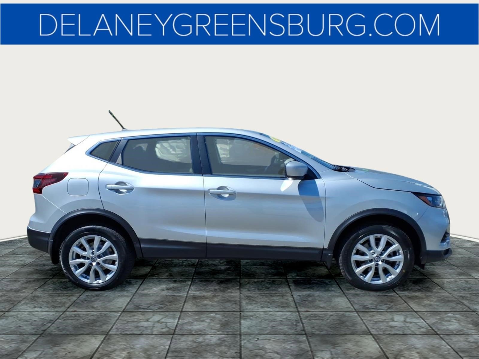 Used 2022 Nissan Rogue Sport S image 2