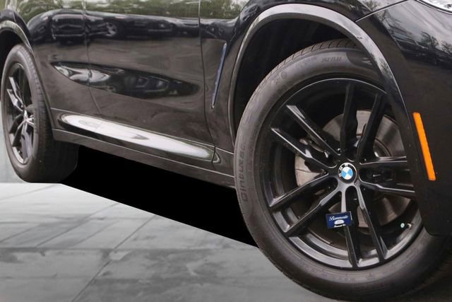 Used 2021 BMW X4 xDrive30i w/ M Sport Package image 3