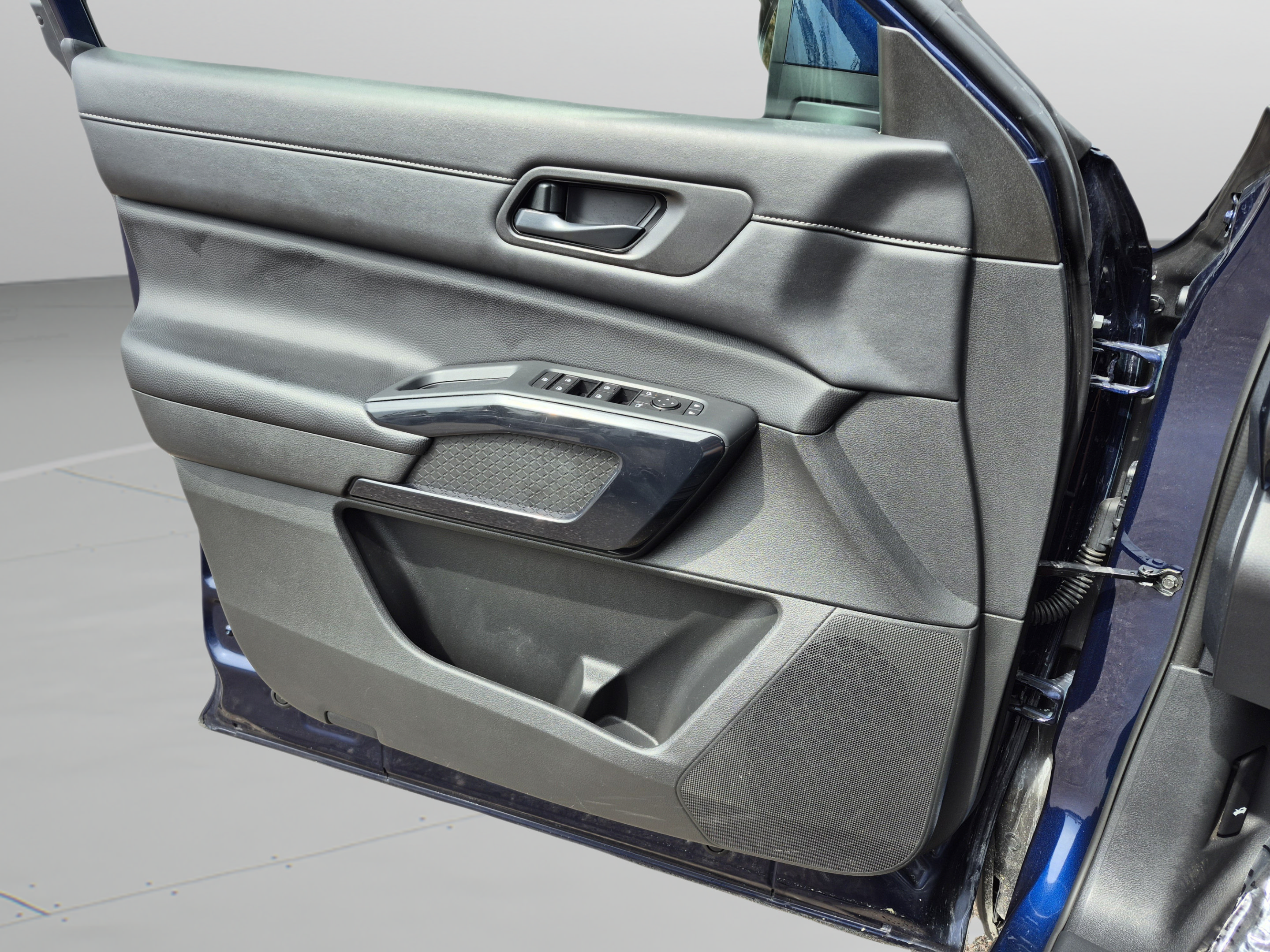 Certified 2025 Nissan Pathfinder SV FWD image 24