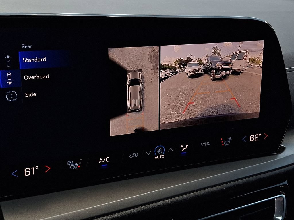 Used 2024 Chevrolet Traverse LT FWD image 19