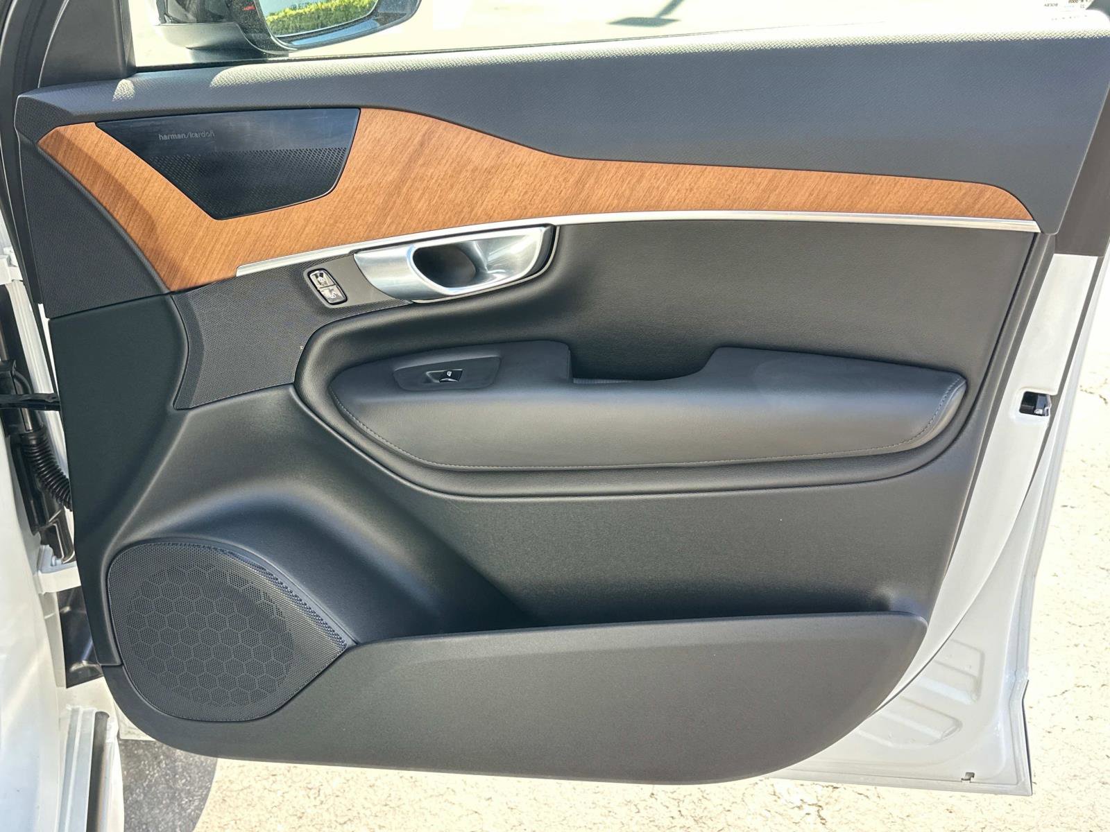 Certified 2023 Volvo XC90 T8 Plus image 24