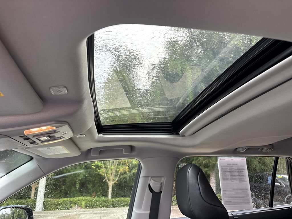 Used 2023 Toyota Highlander XLE FWD image 9