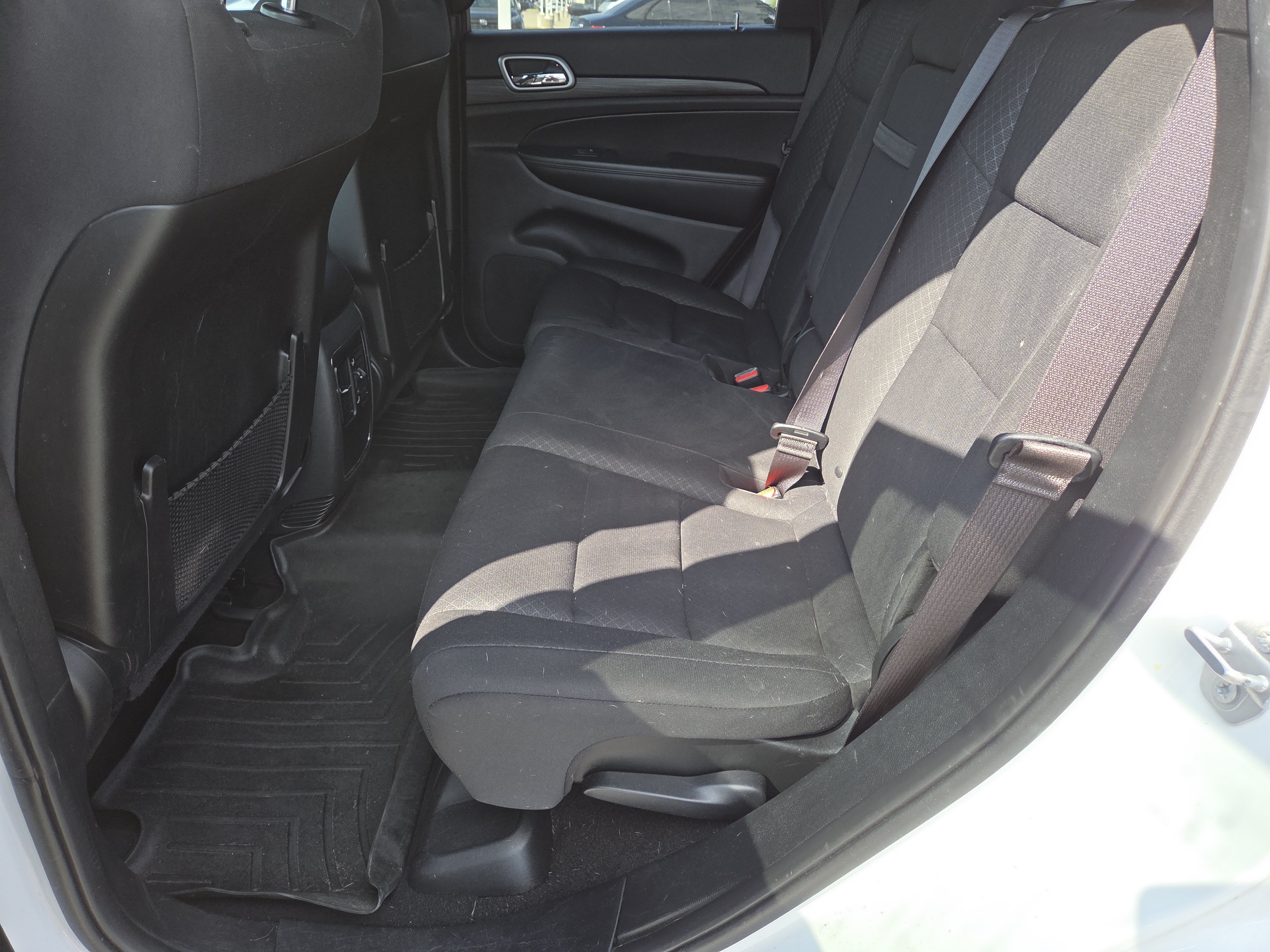 Used 2020 Jeep Grand Cherokee Laredo AWD/4WD image 7