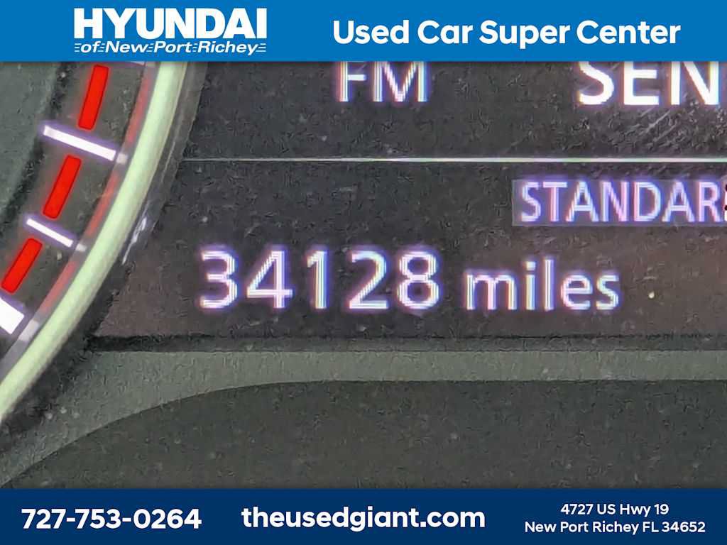 Used 2024 Nissan Pathfinder SV w/ Lighting Package (N92) FWD image 37