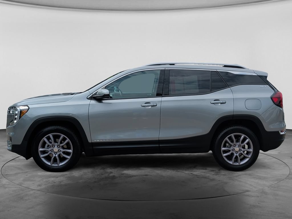 Used 2024 GMC Terrain SLT AWD/4WD image 4