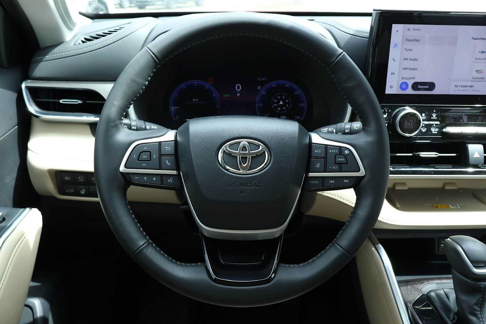 Used 2024 Toyota Highlander Limited FWD image 15