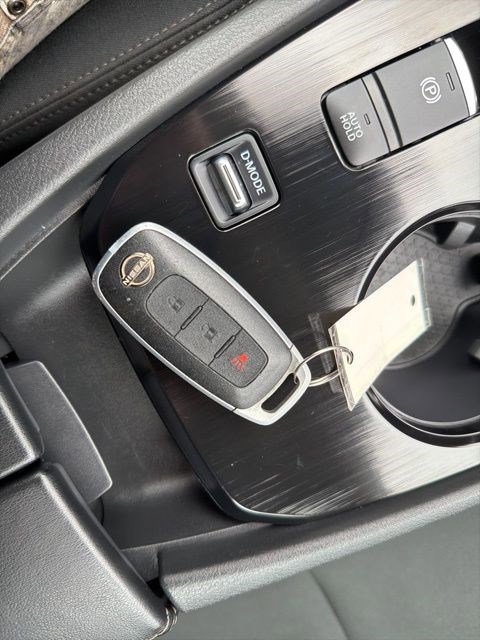 Used 2023 Nissan Rogue S FWD image 27