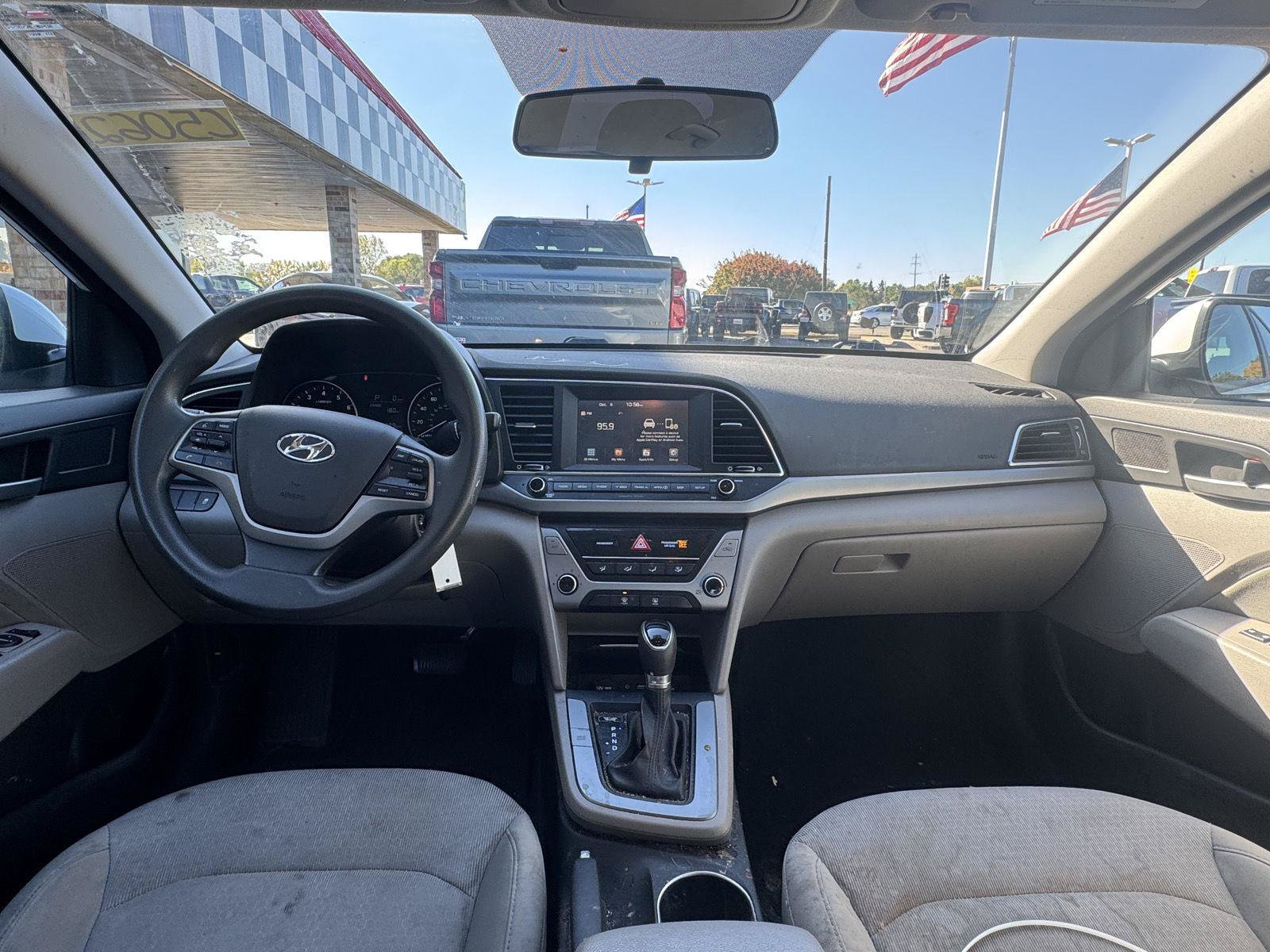 Used 2017 Hyundai Elantra SE FWD image 3