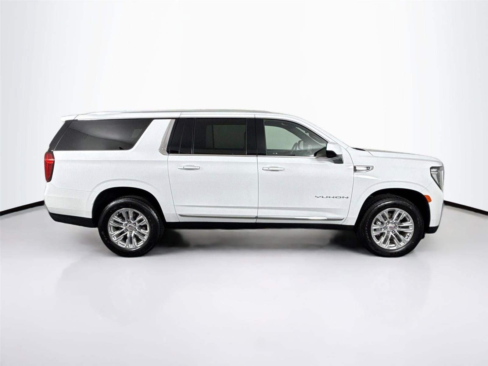 Used 2024 GMC Yukon XL SLT image 9