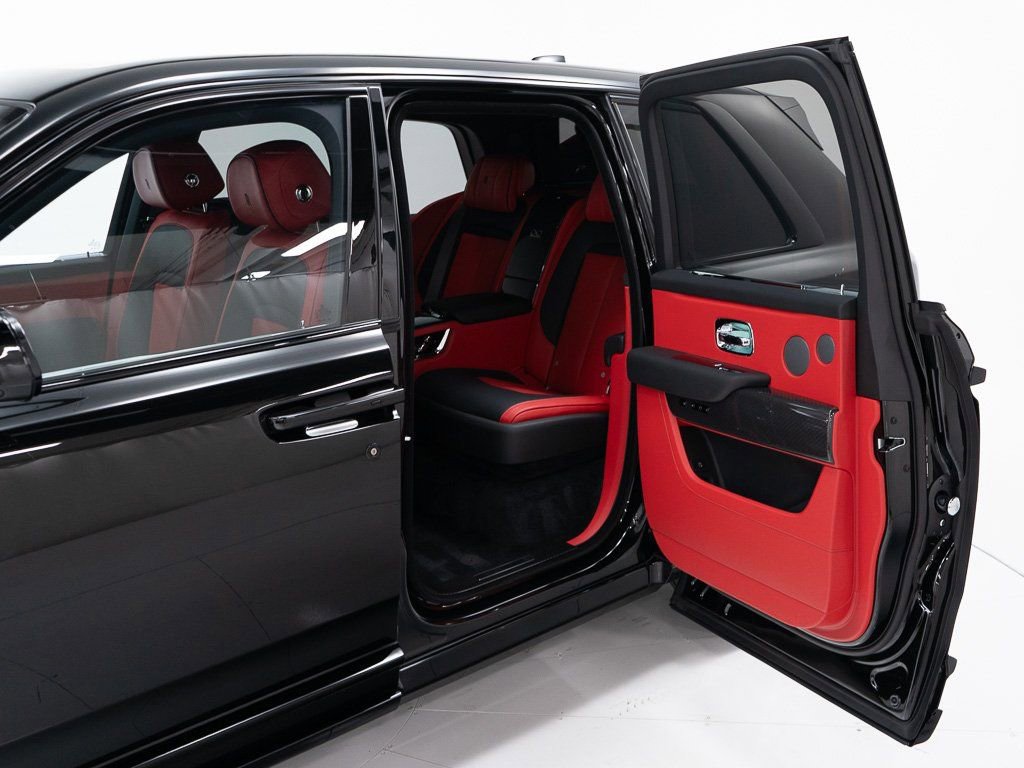 Used 2025 Rolls-Royce Cullinan Black Badge w/ Leather Finishing Pack AWD/4WD image 19