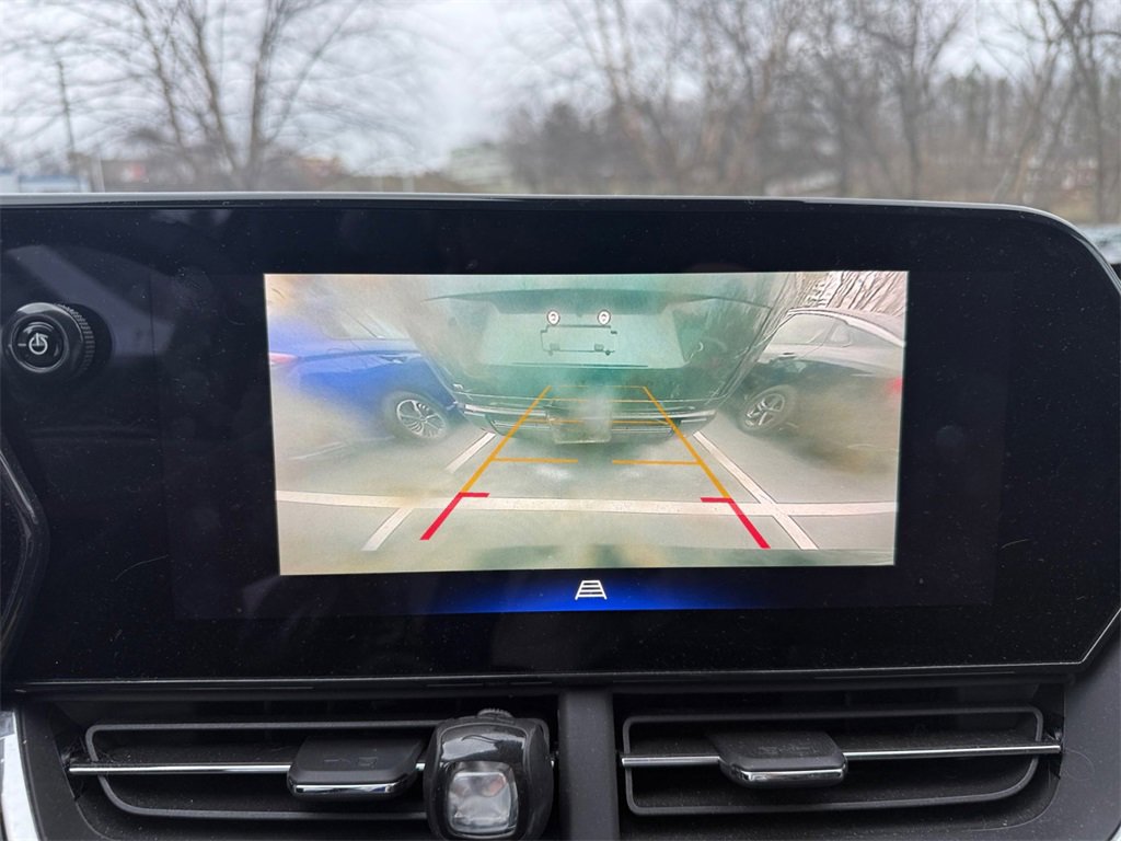 Used 2024 Chevrolet Trax ACTIV w/ Sunroof Package image 17