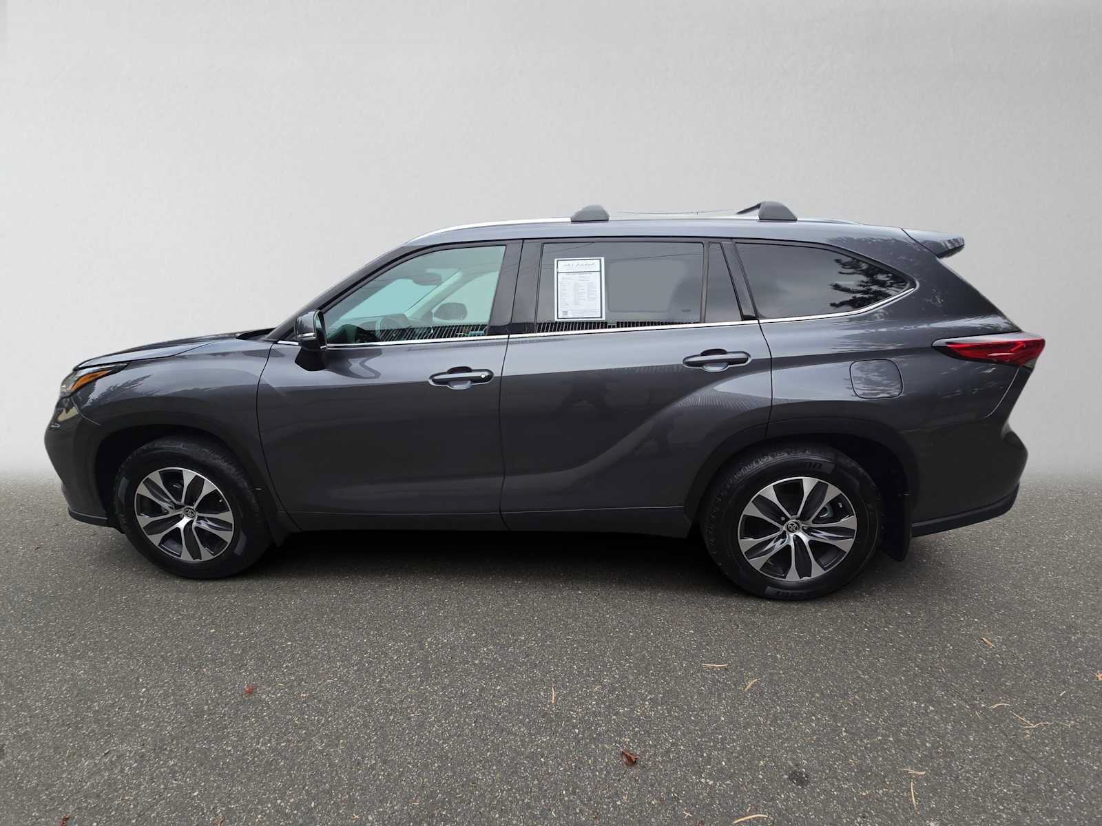 Used 2020 Toyota Highlander XLE AWD/4WD image 6