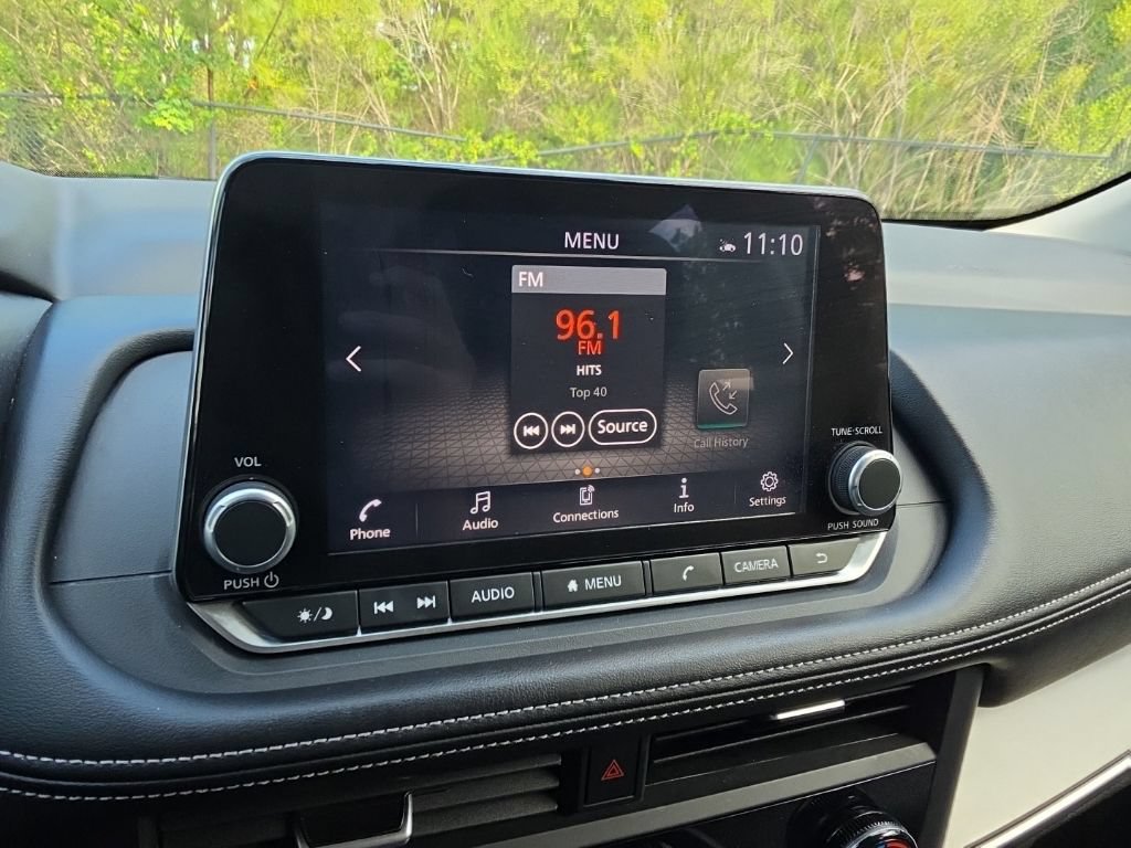 Certified 2025 Nissan Rogue SV FWD image 23