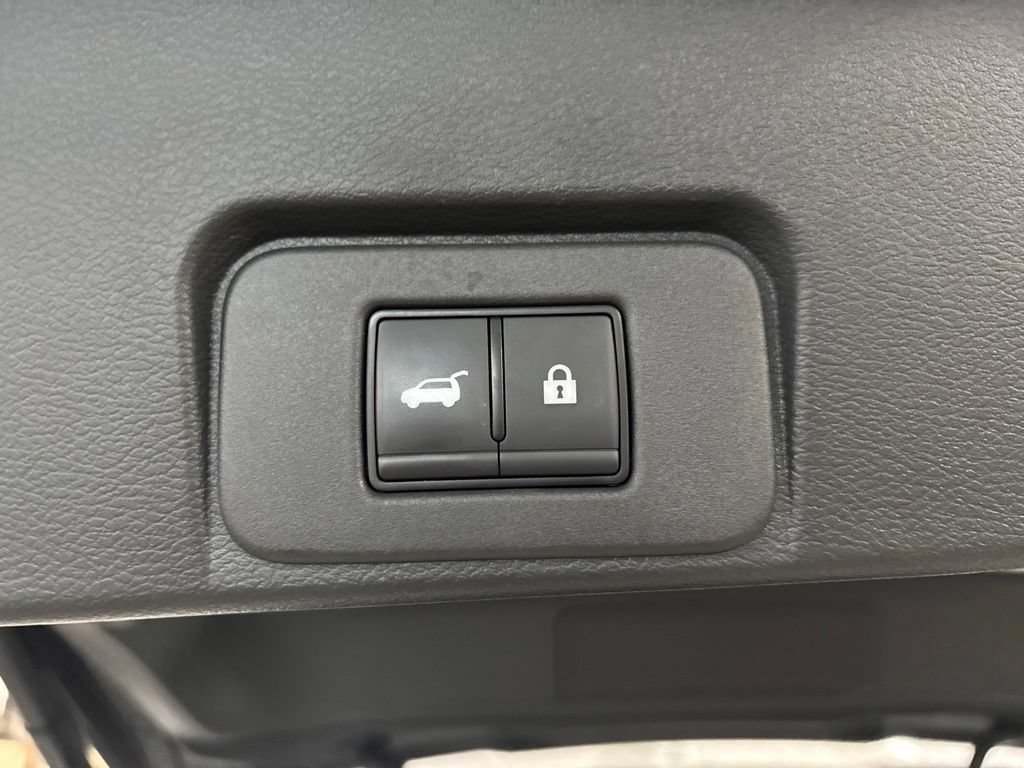 Used 2024 Nissan Rogue SV AWD/4WD image 13