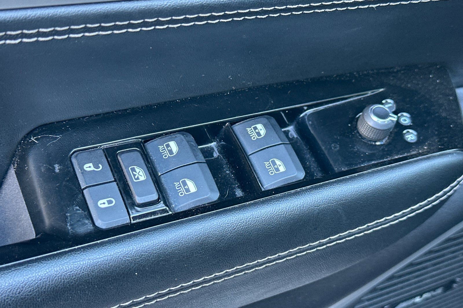 Used 2024 Jeep Wagoneer L Series II w/ Flexible Seating Group image 12