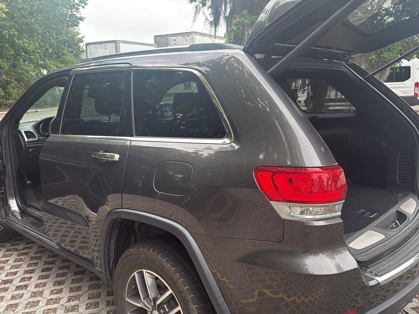 Used 2018 Jeep Grand Cherokee Limited AWD/4WD image 13
