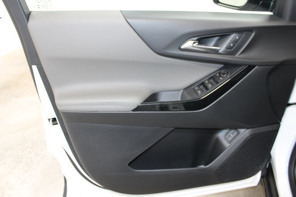 New 2026 Chevrolet Equinox LT w/ Convenience Package II FWD image 18