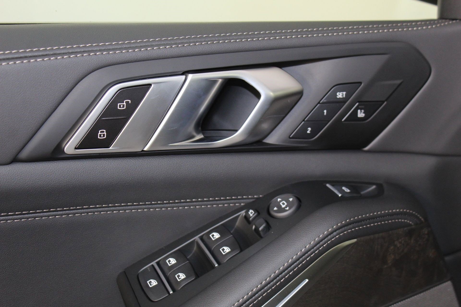 New 2026 BMW X5 xDrive40i w/ M Sport Package AWD/4WD image 22