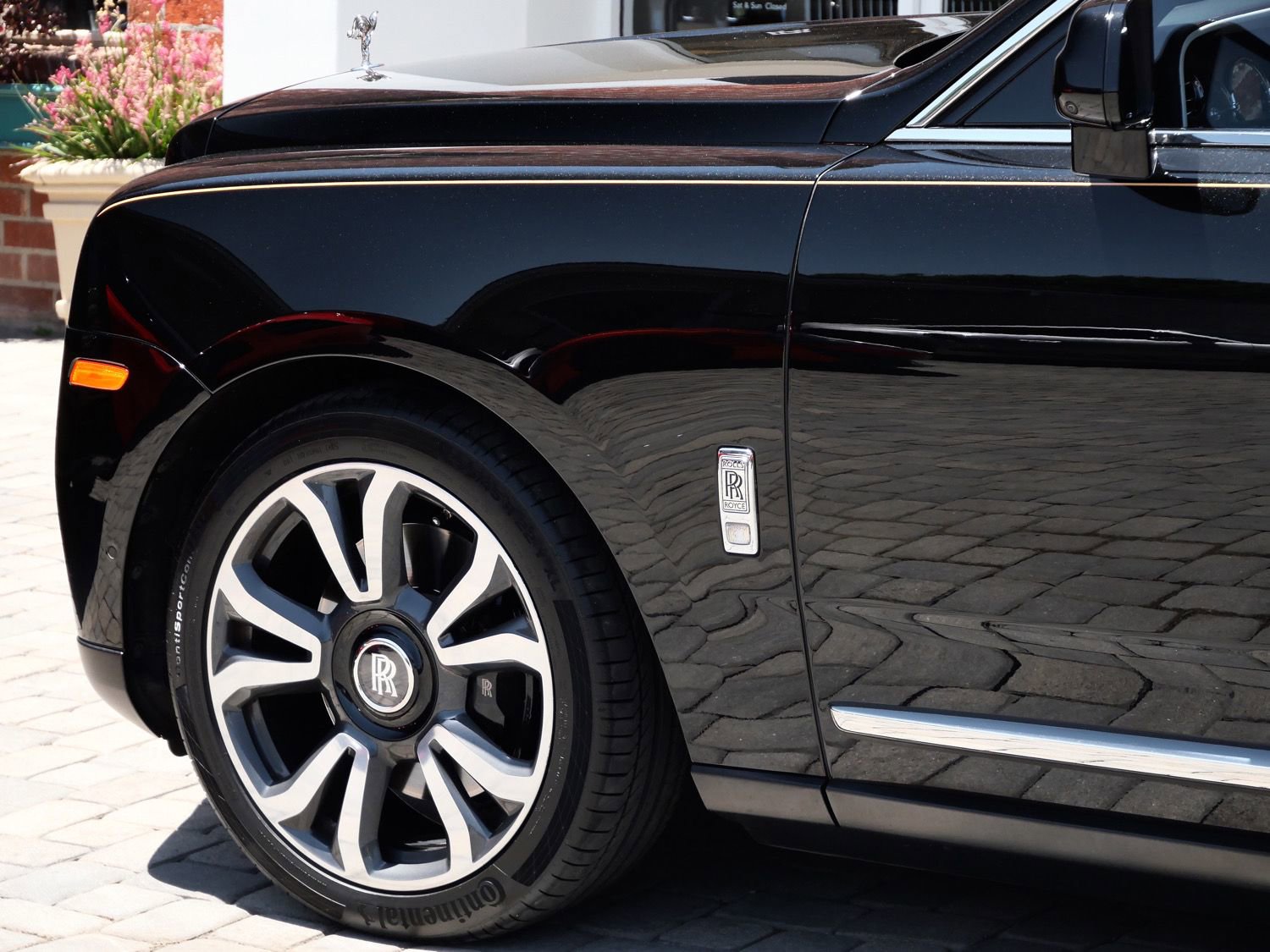 Used 2022 Rolls-Royce Cullinan w/ Cullinan Package AWD/4WD image 25