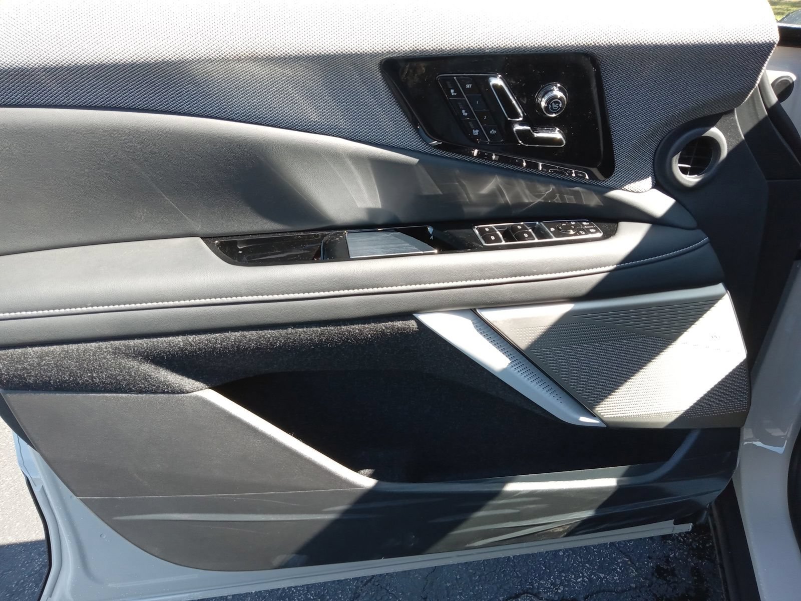 New 2027 Cadillac Optiq Premium Luxury AWD/4WD image 9