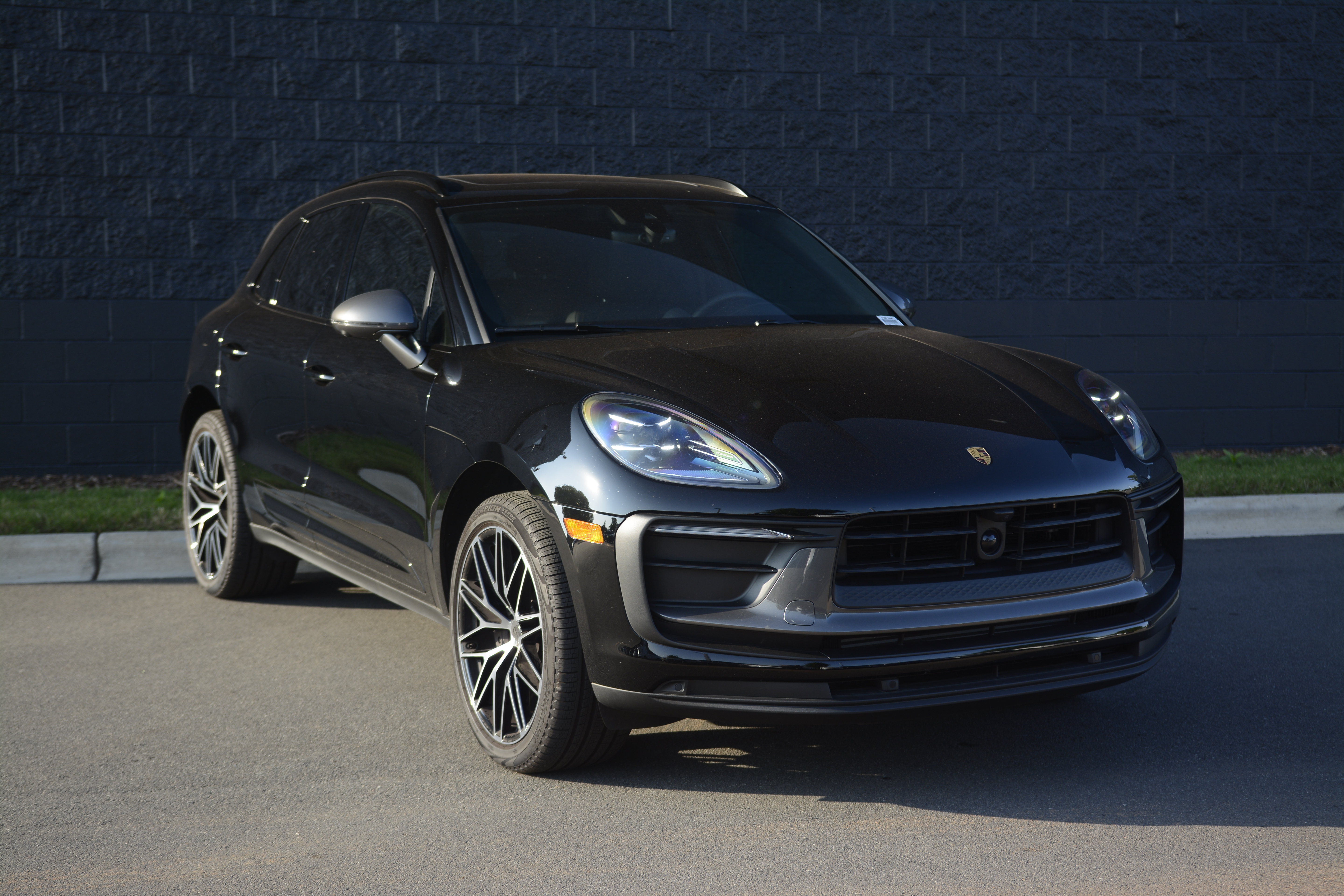 Certified 2026 Porsche Macan Turbo AWD/4WD image 9