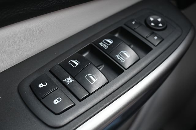 Used 2019 Jeep Cherokee Limited AWD/4WD image 40