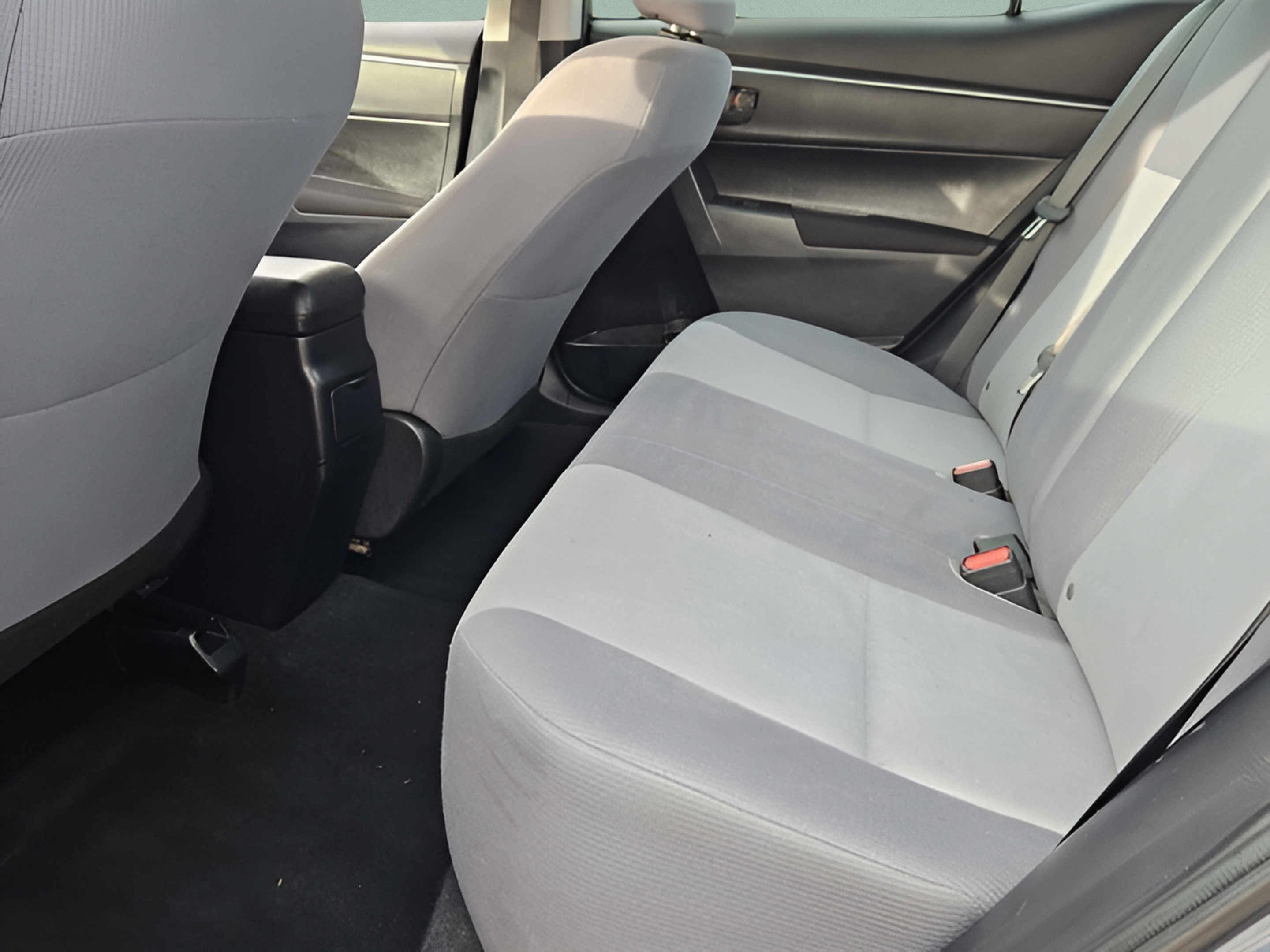 Used 2015 Toyota Corolla L FWD image 9