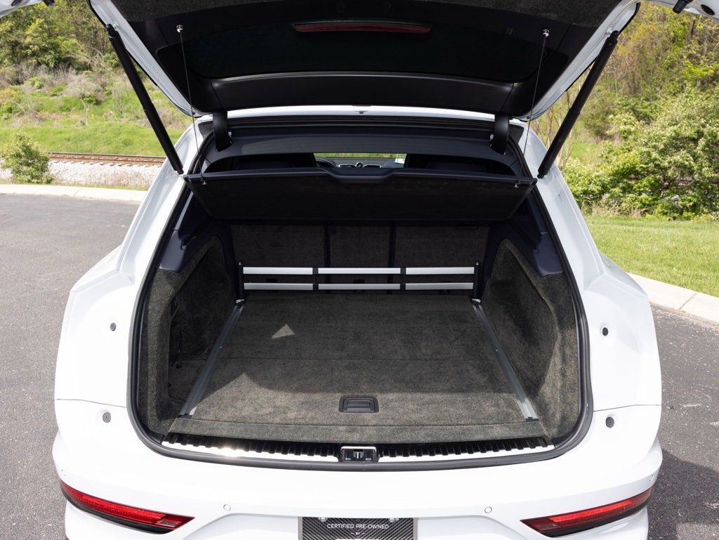 Used 2023 Bentley Bentayga image 47