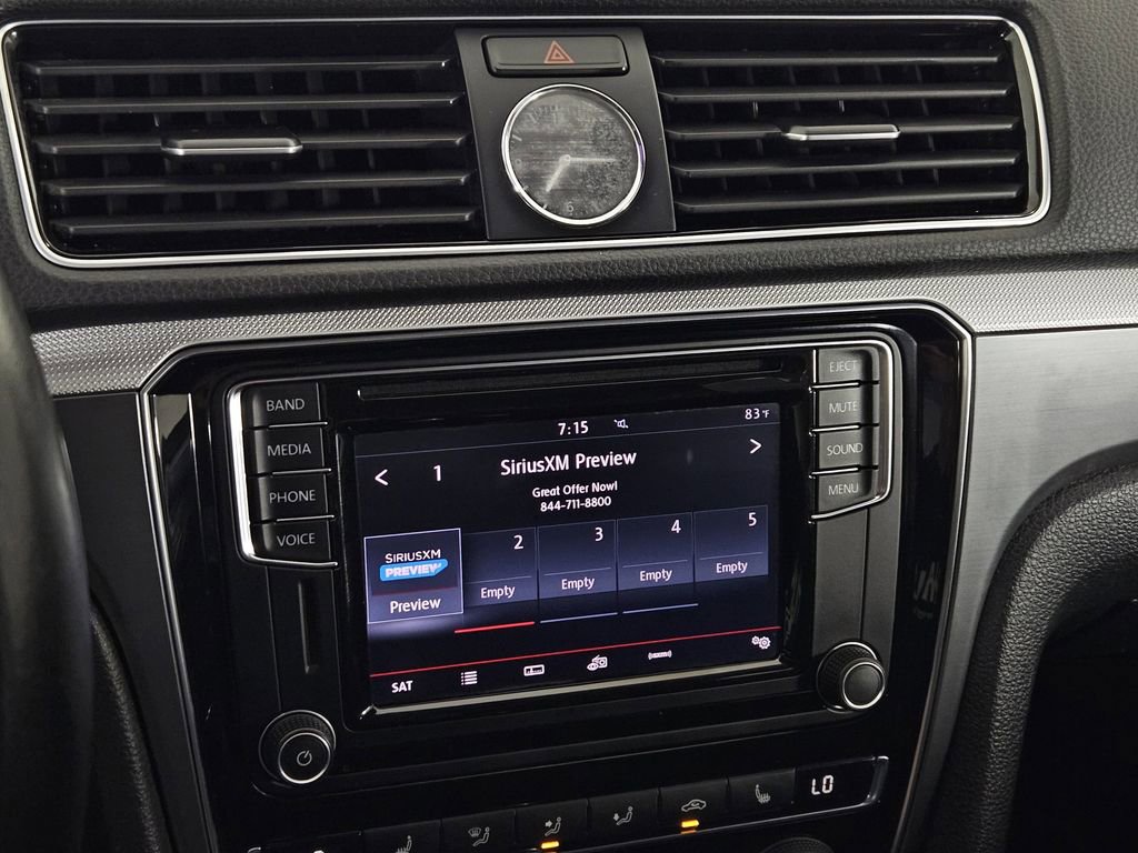 Used 2017 Volkswagen Passat 1.8T R-Line FWD image 11