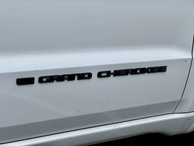 Used 2022 Jeep Grand Cherokee Laredo X image 13