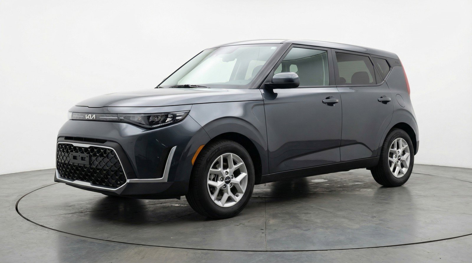 Used 2025 Kia Soul LX w/ LX Technology Package image 3