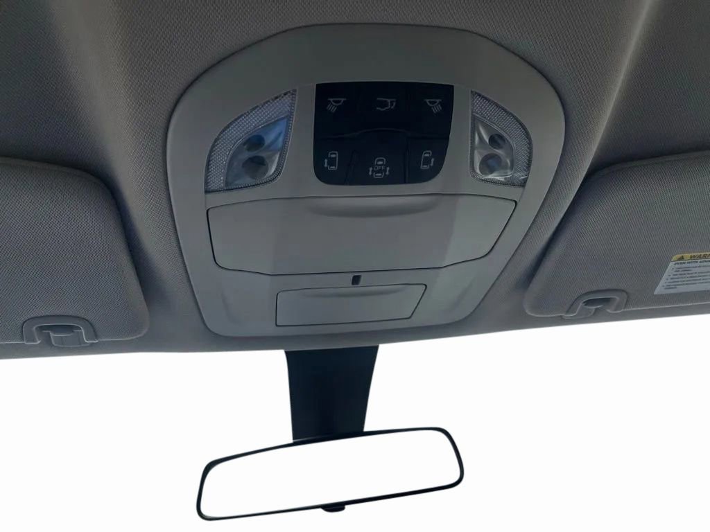 Used 2022 Chrysler Voyager LX image 22