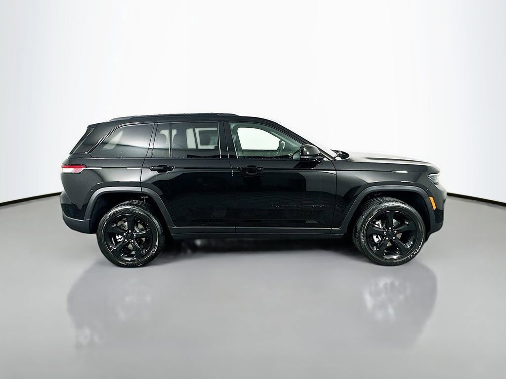 New 2025 Jeep Grand Cherokee Altitude image 8