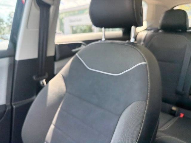 Certified 2023 Volkswagen Taos SE w/ Panoramic Sunroof Package FWD image 21