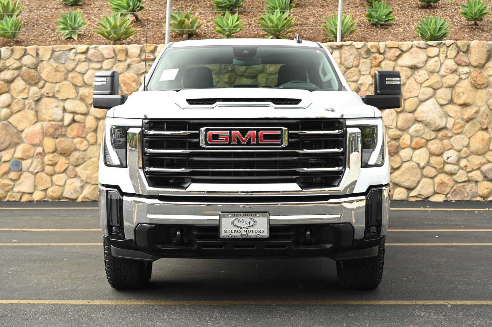 Used 2026 GMC Sierra 2500 SLE w/ SLE Value Package; AWD/4WD image 2