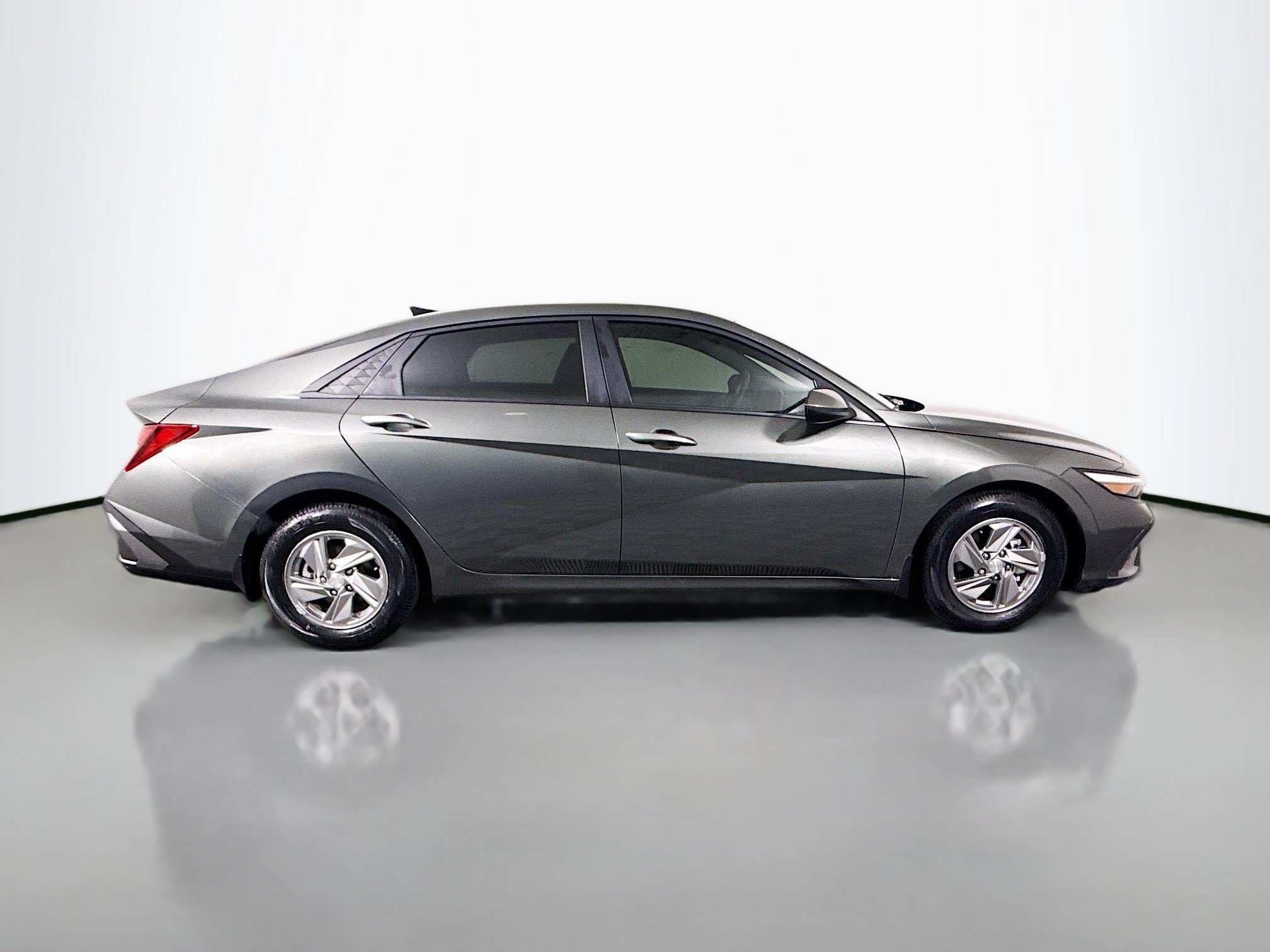 Used 2025 Hyundai Elantra SE FWD image 11