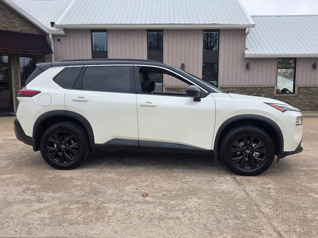 Used 2023 Nissan Rogue SV w/ SV Premium B Package image 22