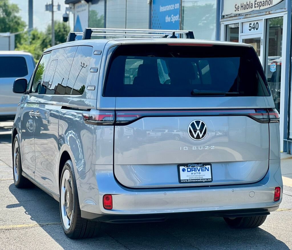Used 2025 Volkswagen ID. Buzz Pro S RWD image 3