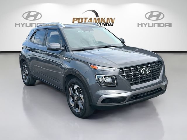 Certified 2024 Hyundai Venue SEL FWD image 3
