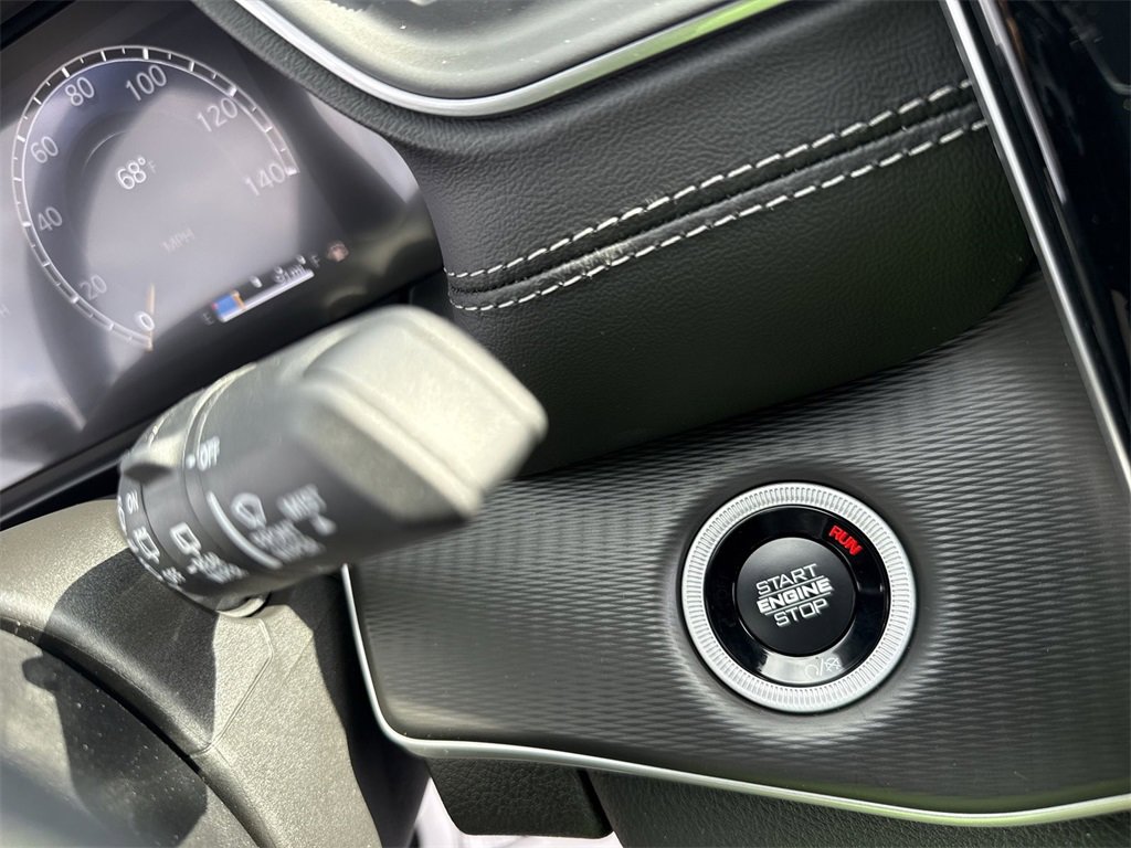 New 2025 Jeep Grand Cherokee Altitude image 18