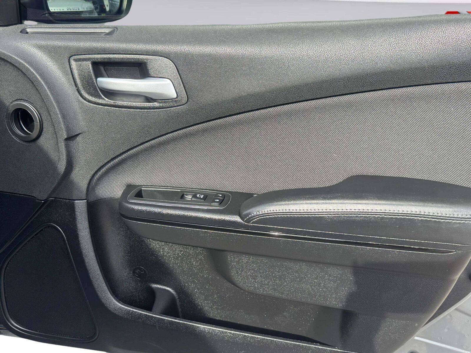 Used 2018 Dodge Charger SXT RWD image 40