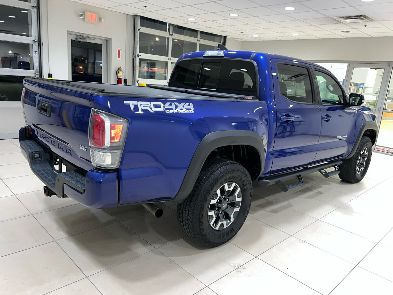 Used 2023 Toyota Tacoma TRD Off-Road w/ TRD Premium Off Road Package AWD/4WD image 9